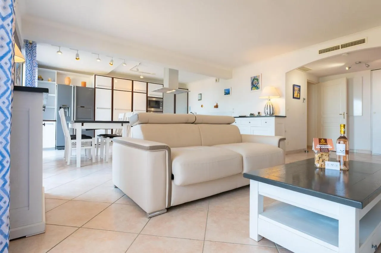 Apartment La Cle Vue Mer, Clim, Terrasse, Parking A Hyeres